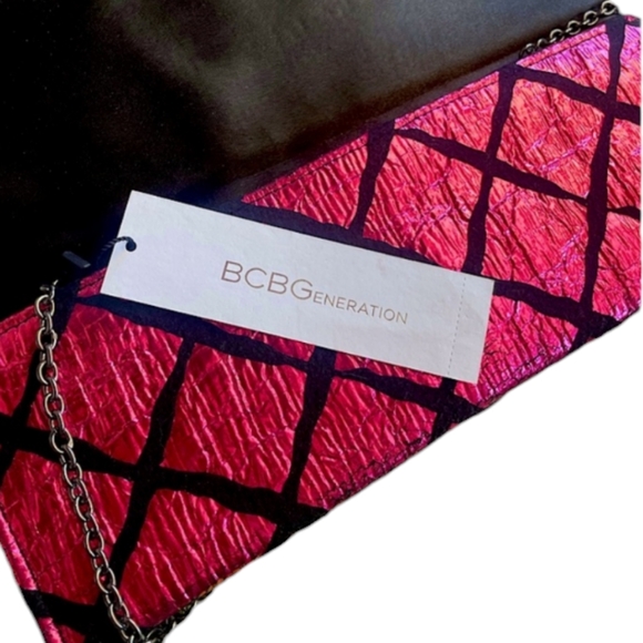 💕NWT BCBGeneration Fuschia Pink/Black Clutch💕 - Picture 2 of 5